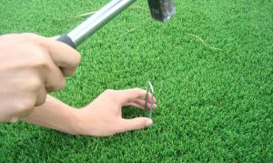 fijación y acabado césped artificial espacesped